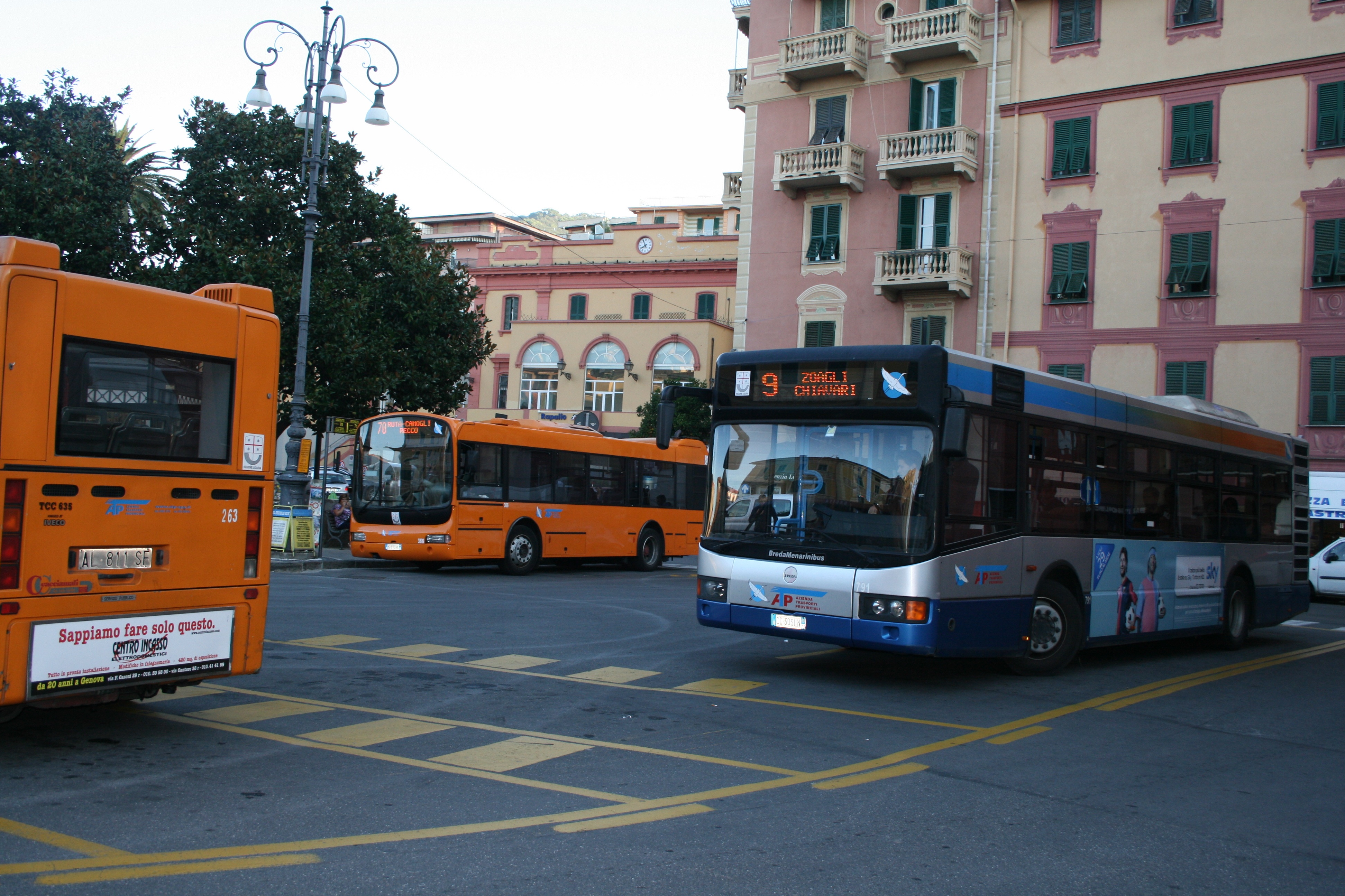 Oggi molti autobus sono rimasti in rimessa