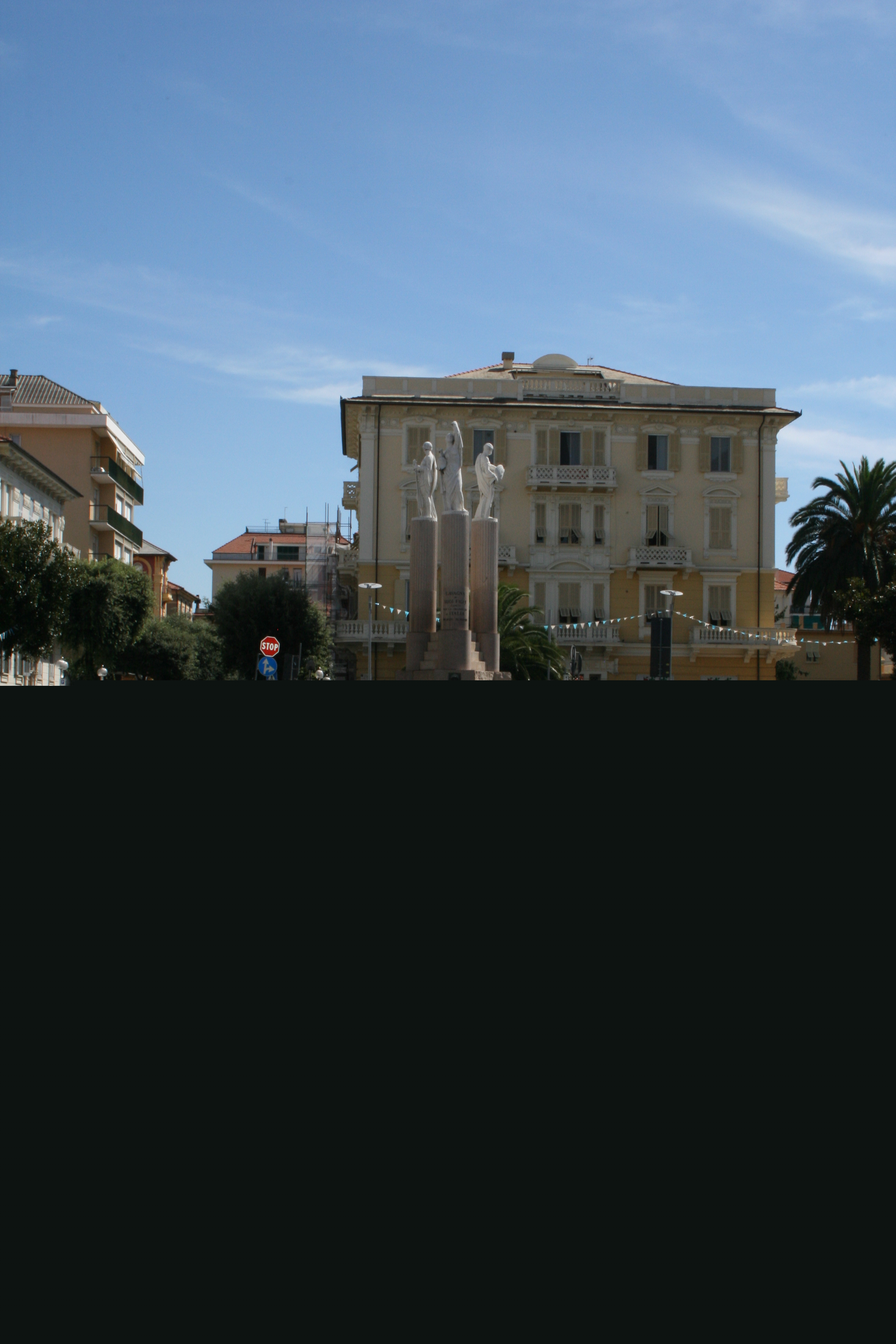 Lavagna, piazza Vittorio Veneto chiude per il mercato settimanale Lavagna, piazza Vittorio Veneto chiude per il mercato settimanale