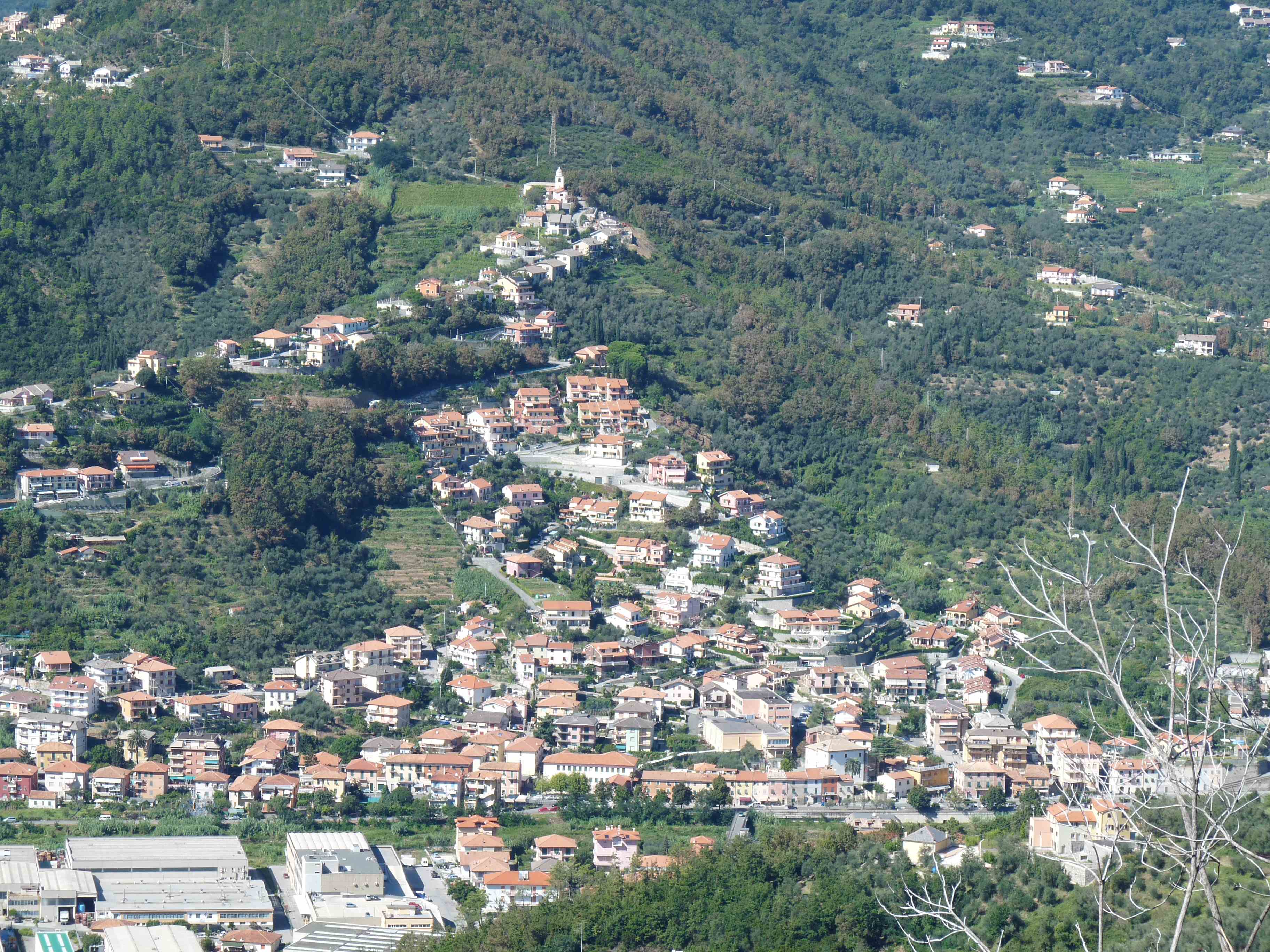 Migranti a Casarza Ligure, dibattito sempre più acceso