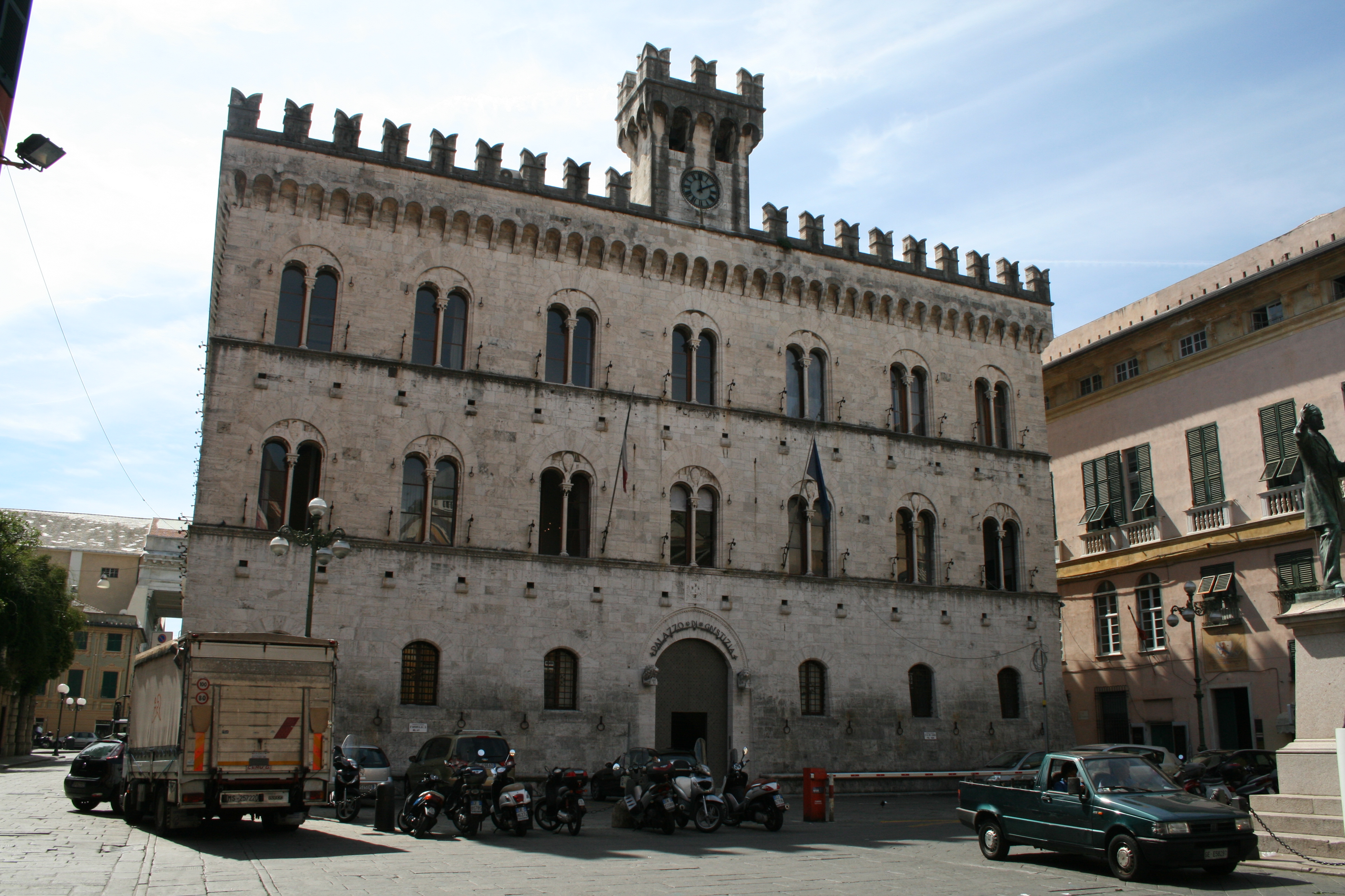 Allarme bomba in Tribunale a Chiavari