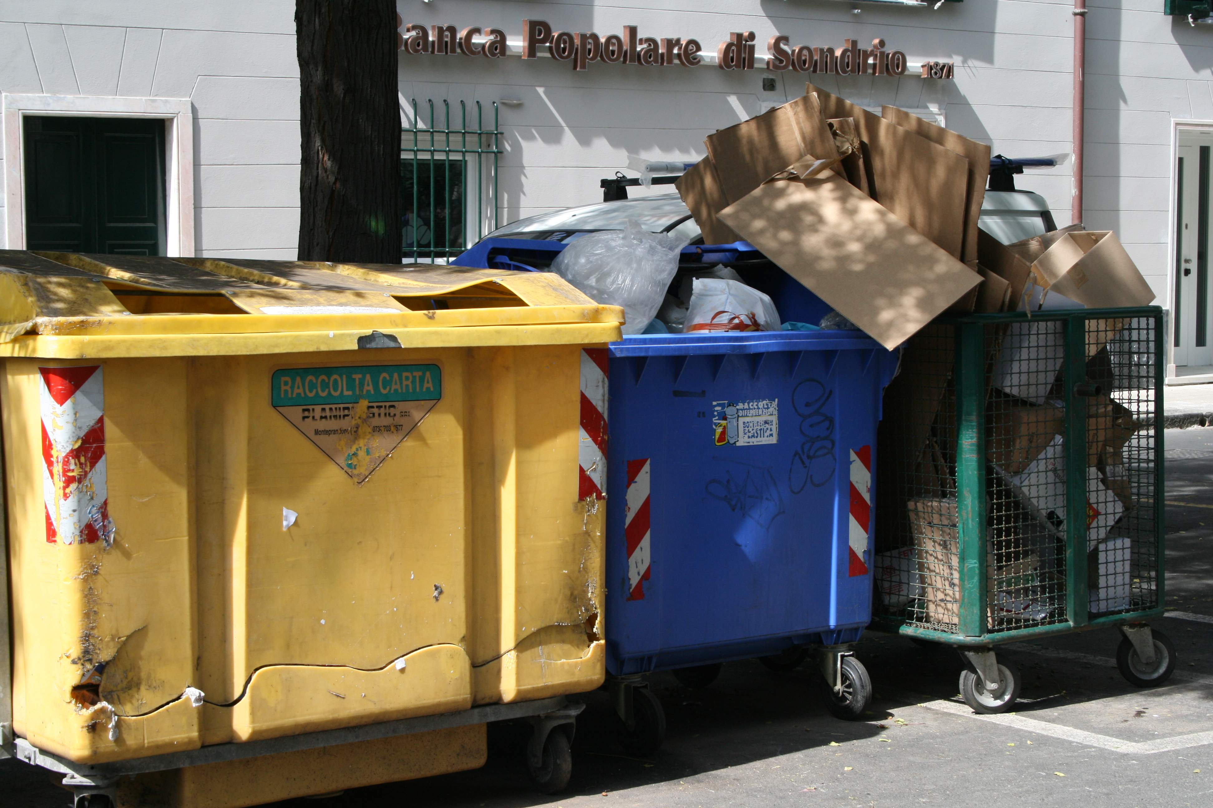 Raccolta del cartone, Chiavari dichiara guerra ai trasgressori