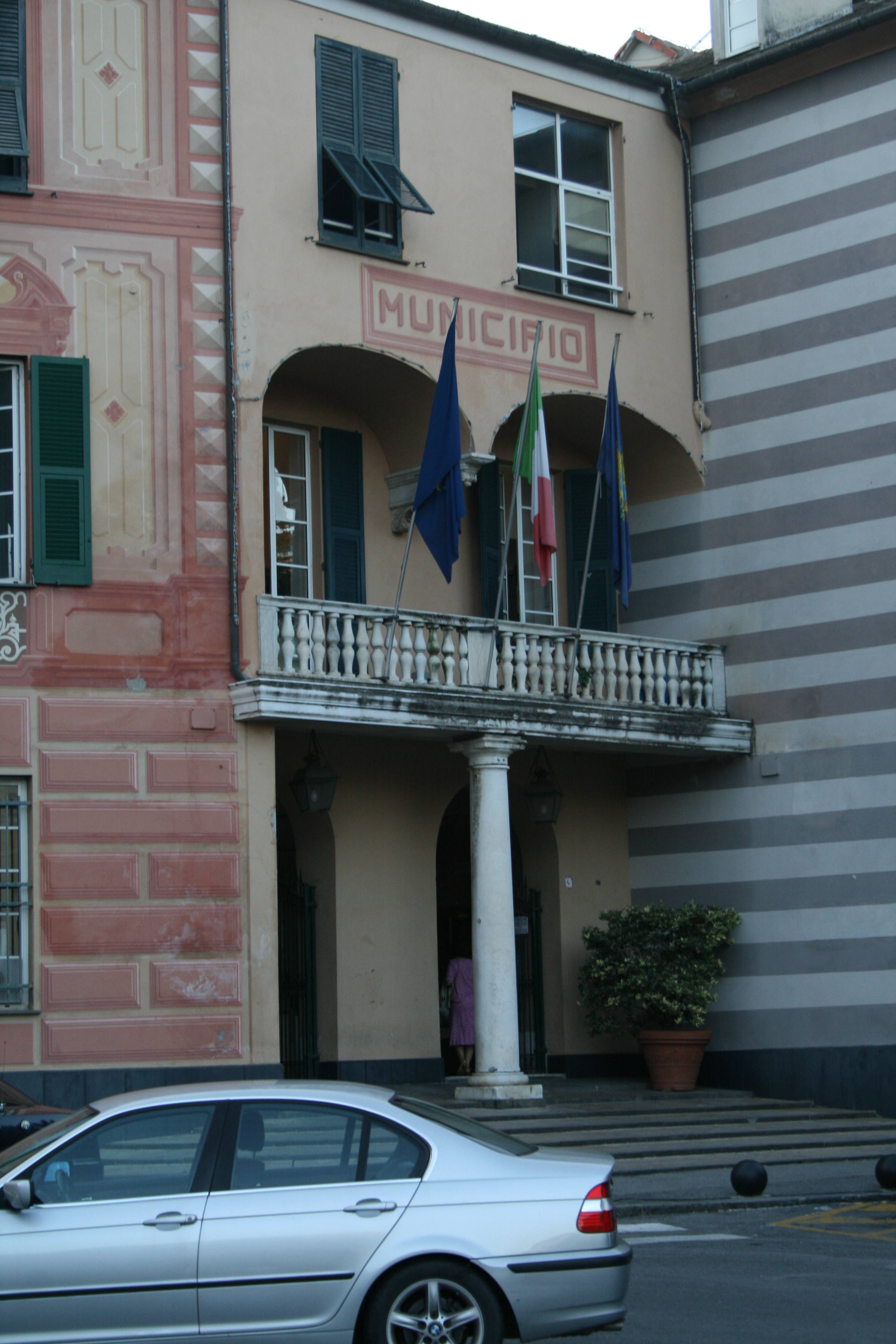 Incontro pubblico nel palazzo municipale