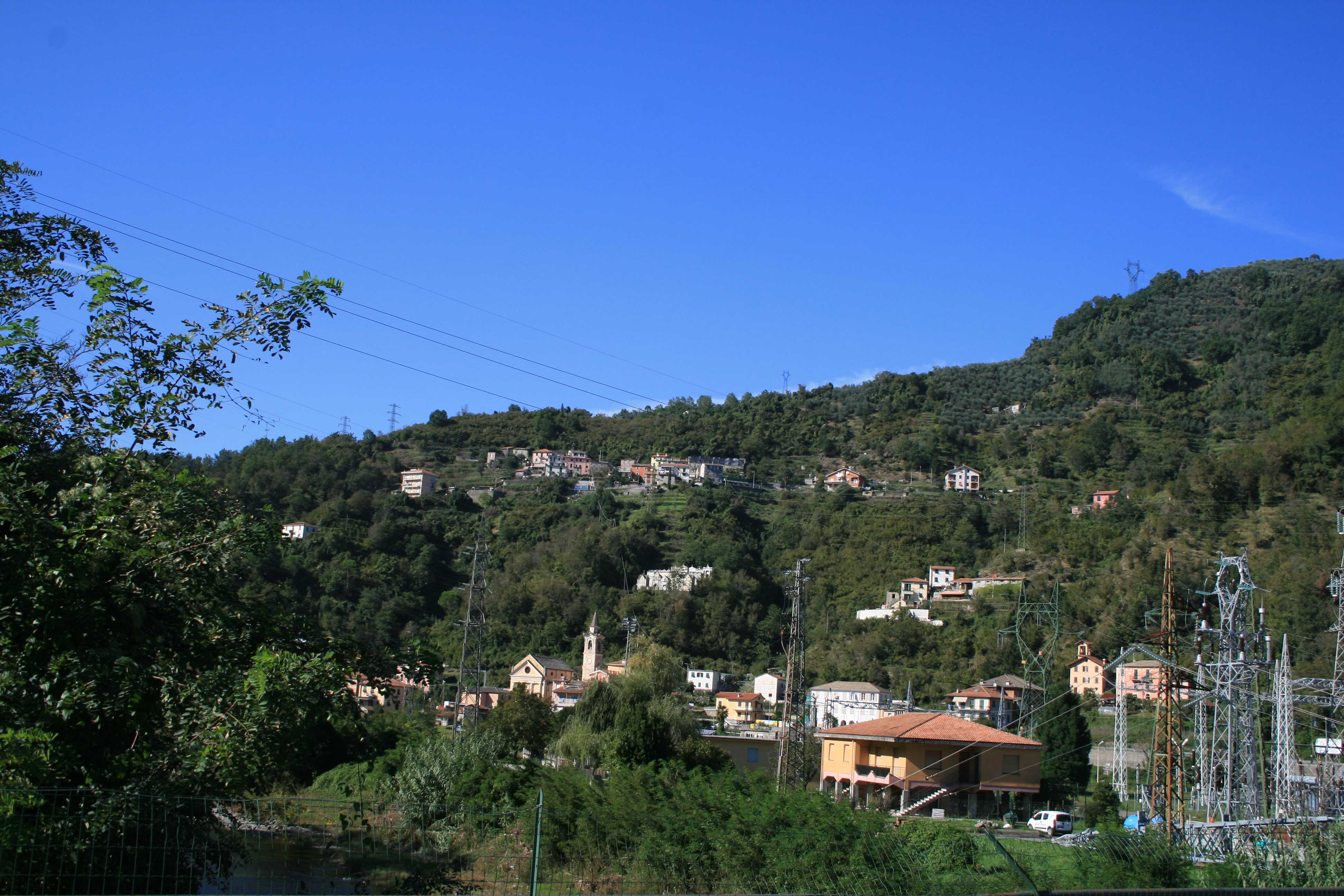 Luminarie accese a San Colombano, al via in valle il concorso dei presepi