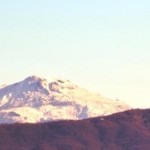 Chiavari, alle spalle il Ramaceto imbiancato