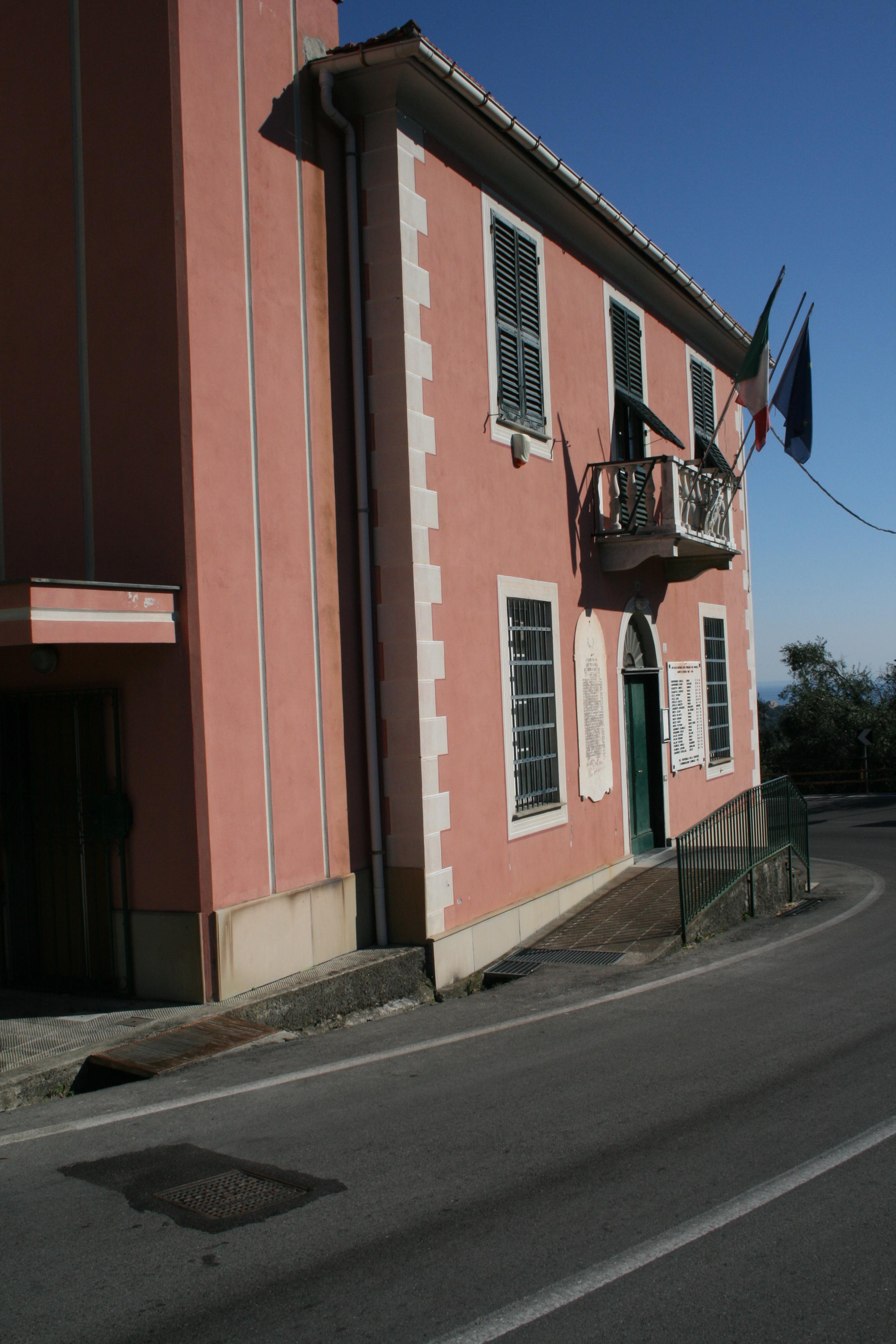 Il palazzo municipale di Leivi