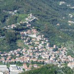 Il paese di Casarza Ligure, in Val Petronio.