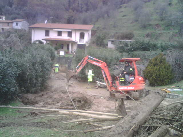 Volontari del Tigullio ancora al lavoro a Romito Magra, nello spezzino