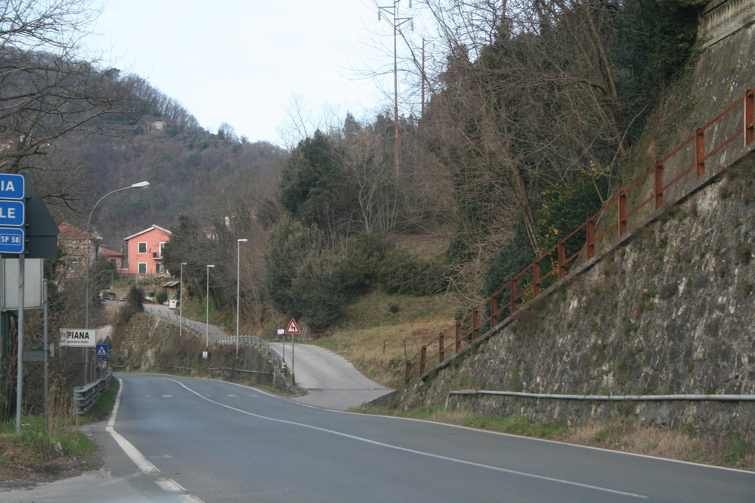 Due agenti della Provincia a regolare il traffico in Fontanabuona Due agenti della Provincia a regolare il traffico in Fontanabuona