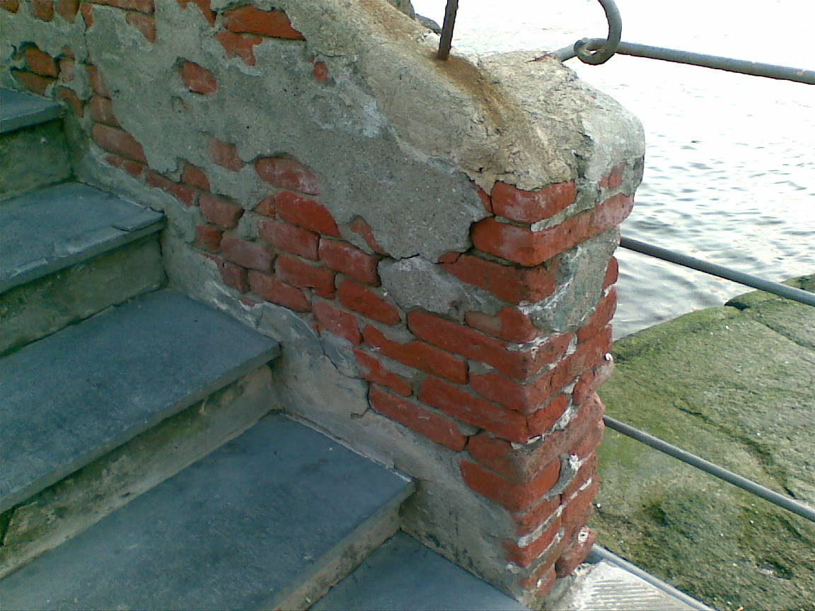 Antico Castello sul Mare: “Che degrado”, denuncia Giorgio Costa Antico Castello sul Mare: “Che degrado”, denuncia Giorgio Costa