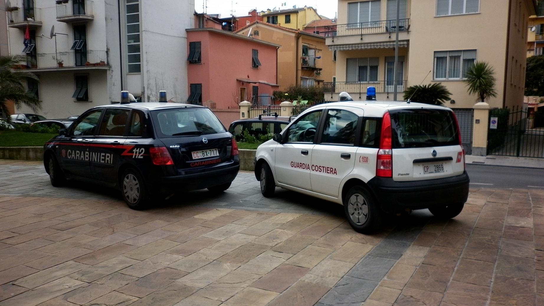 Un marinaio di Camogli al timone della barca assassina Un marinaio di Camogli al timone della barca assassina