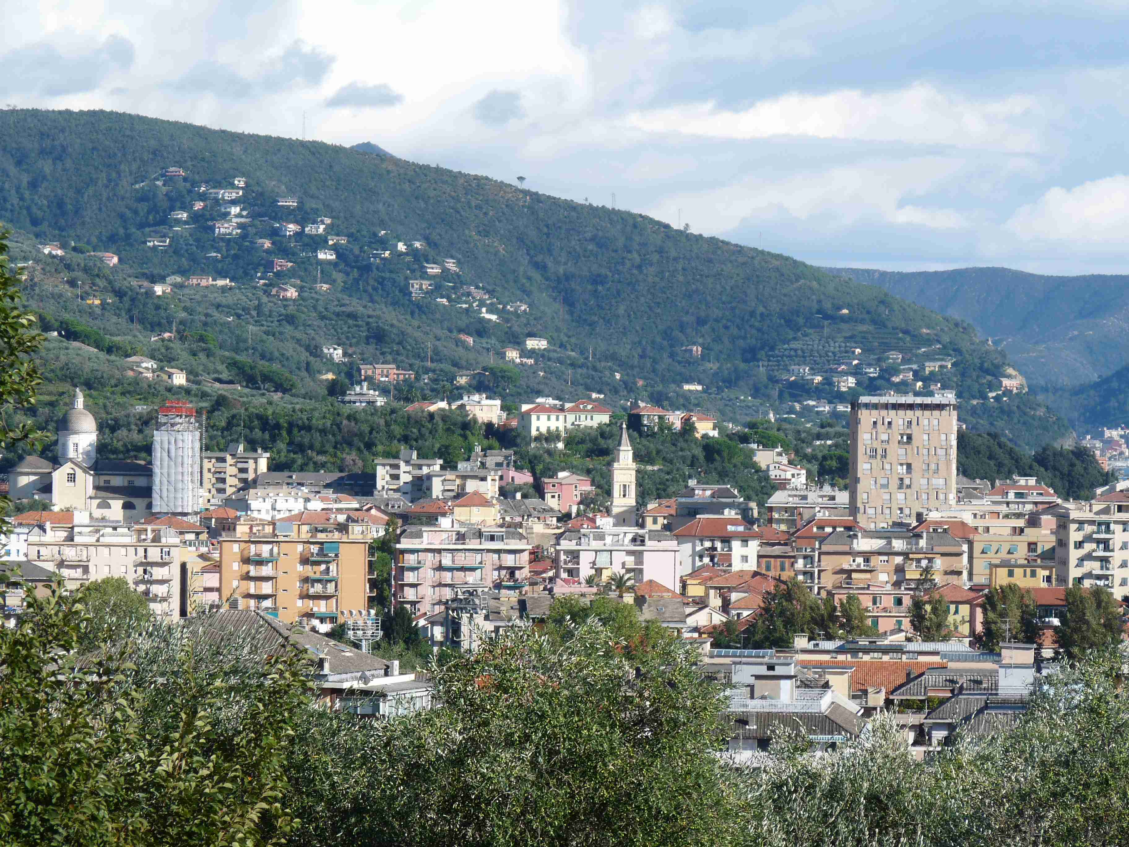 Una veduta della città di Lavagna