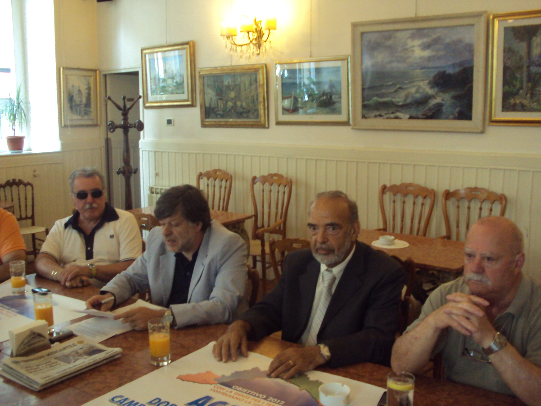 I cittadini bocciano sindaci, Provincia e Regione I cittadini bocciano sindaci, Provincia e Regione