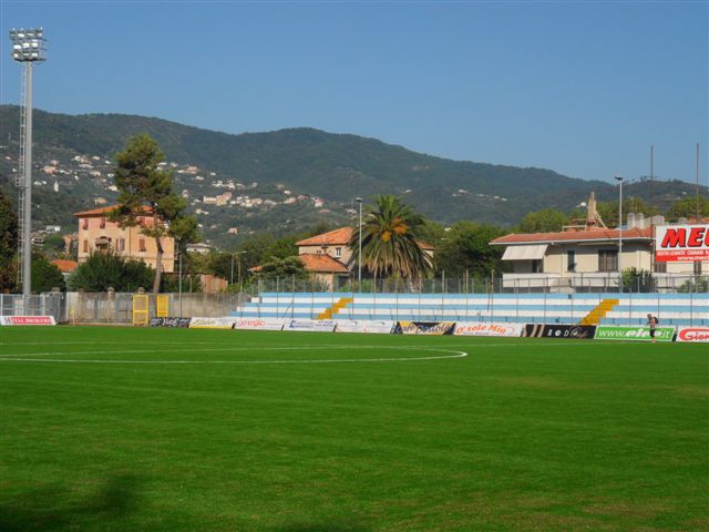 Inaugurato il Comunale: Virtus Entella-Chiavari Calcio Caperana 0-0 Inaugurato il Comunale: Virtus Entella-Chiavari Calcio Caperana 0-0