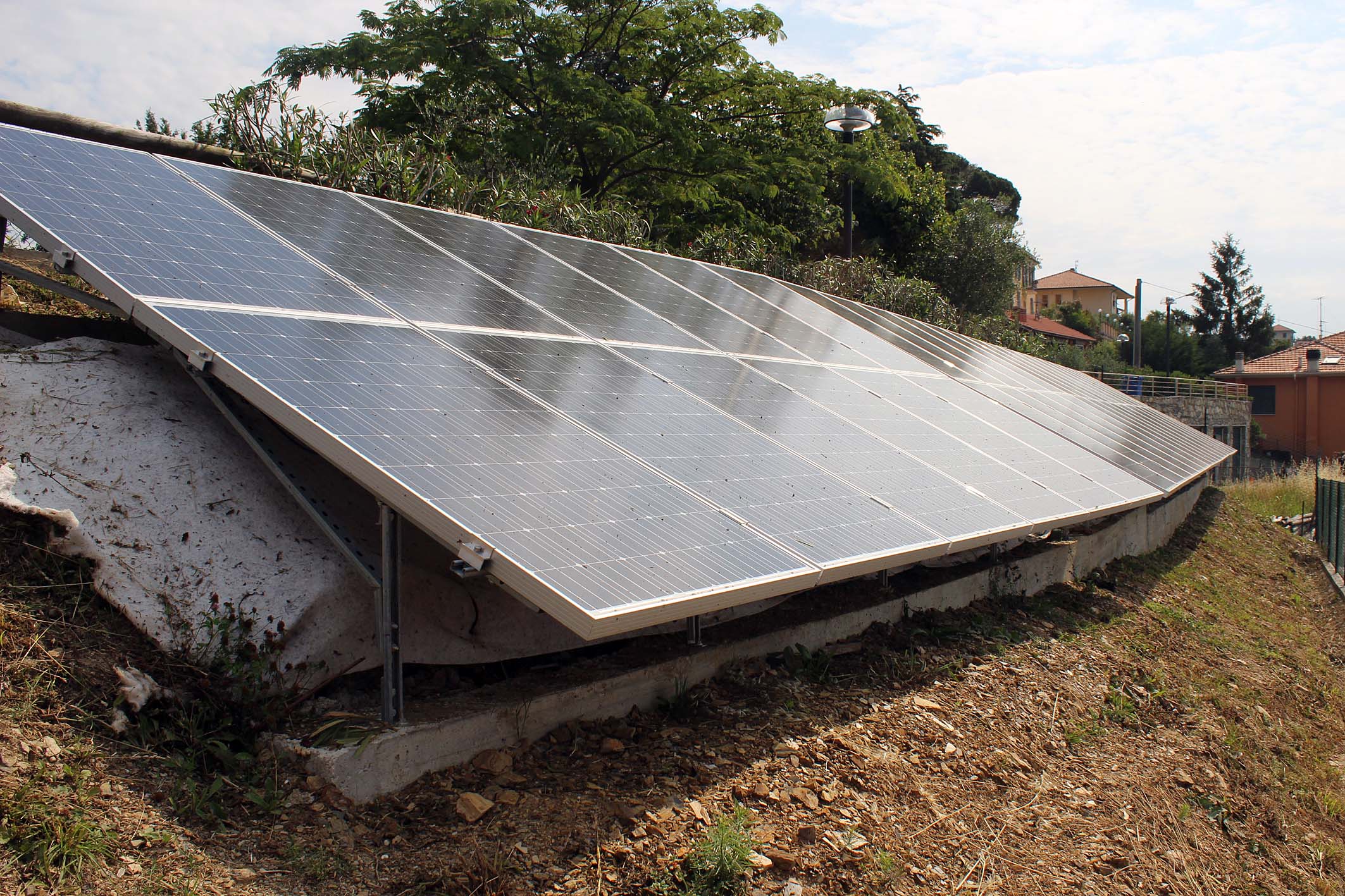 Fotovoltaico alla scuola media: lavori finiti a Lavagna Fotovoltaico alla scuola media: lavori finiti a Lavagna