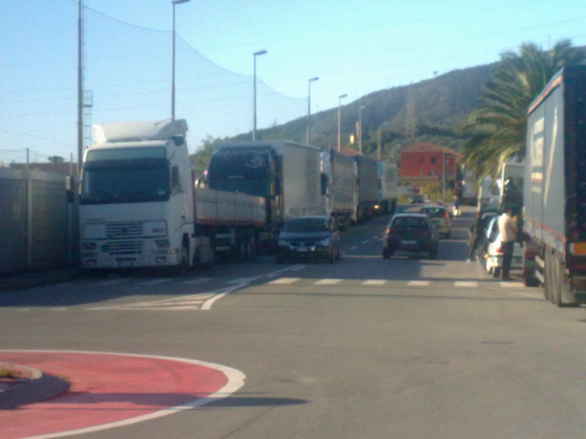 Autostrada e ferrovia chiuse ancora oggi per le frane nello spezzino Autostrada e ferrovia chiuse ancora oggi per le frane nello spezzino