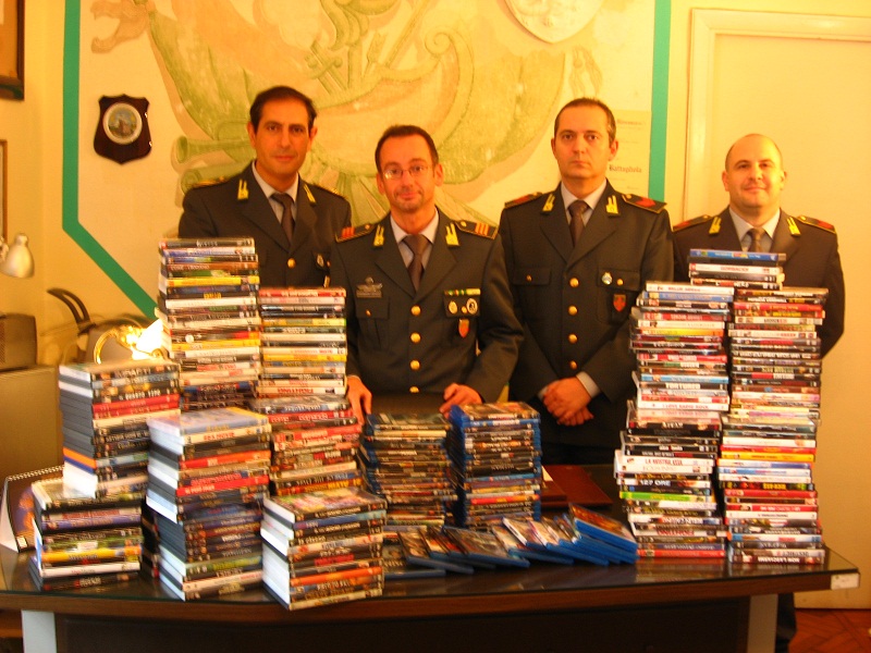 Noleggio abusivo, sequestrati oltre 300 film