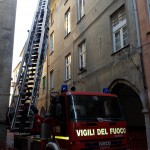 via rivarola incendio vigili del fuoco chiavari