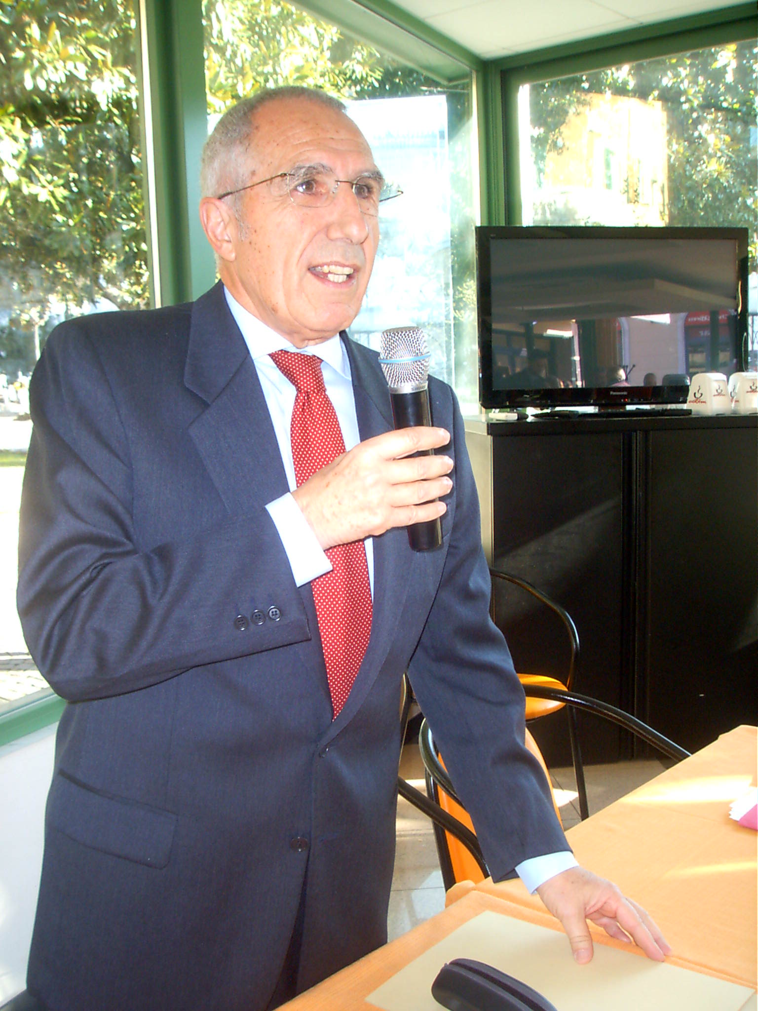 Arnaldo Monteverde lascia la presidenza di Marina Chiavari Arnaldo Monteverde lascia la presidenza di Marina Chiavari