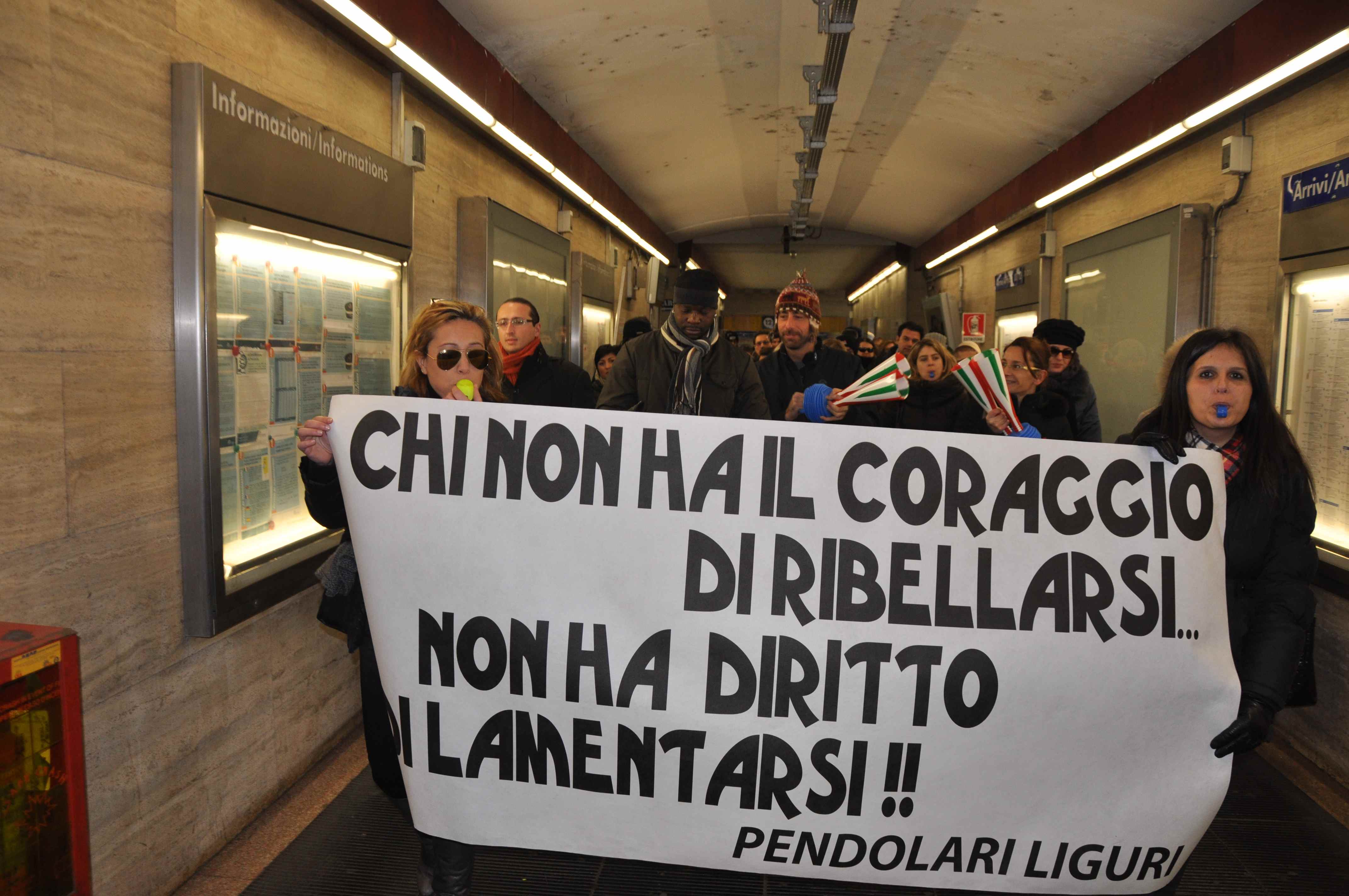 Ancora una protesta dei pendolari questa mattina a Genova Brignole