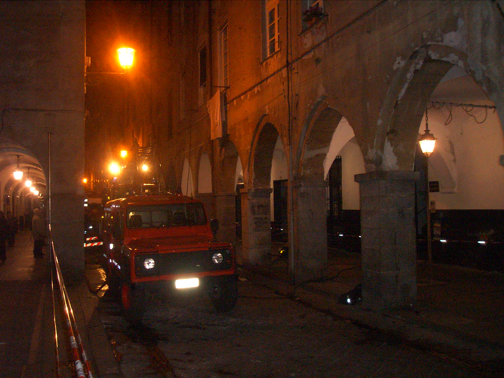 Ancora sgomberato il palazzo incendiato di via Rivarola Ancora sgomberato il palazzo incendiato di via Rivarola