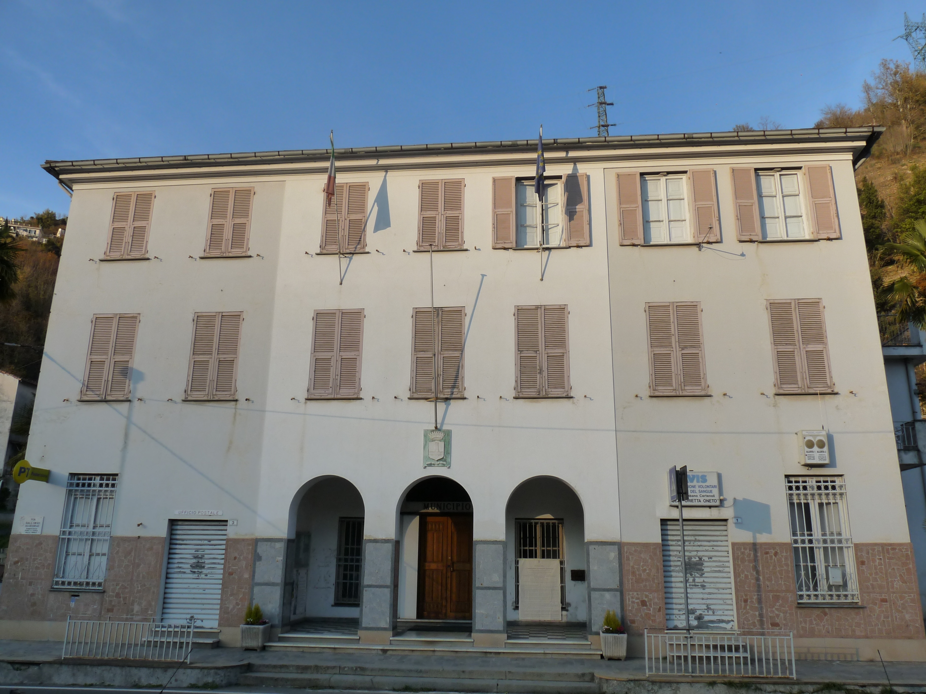 Il Municipio di San Colombano Certenoli