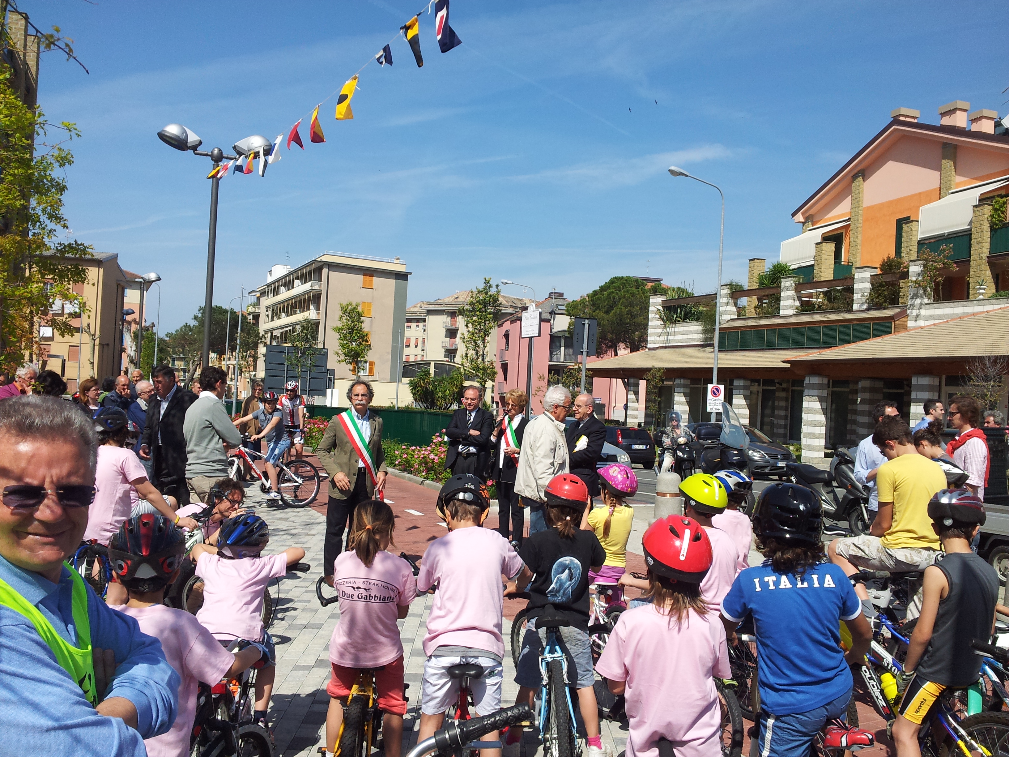 Sestri, intolata la pista ciclabile ad Angelo Brignole Sestri, intolata la pista ciclabile ad Angelo Brignole