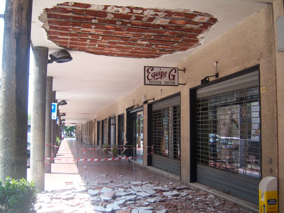 Sestri Levante, degrado dei portici di Viale Roma: protesta il Pdl