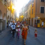 Musica e tavolate questa sera in centro a Chiavari