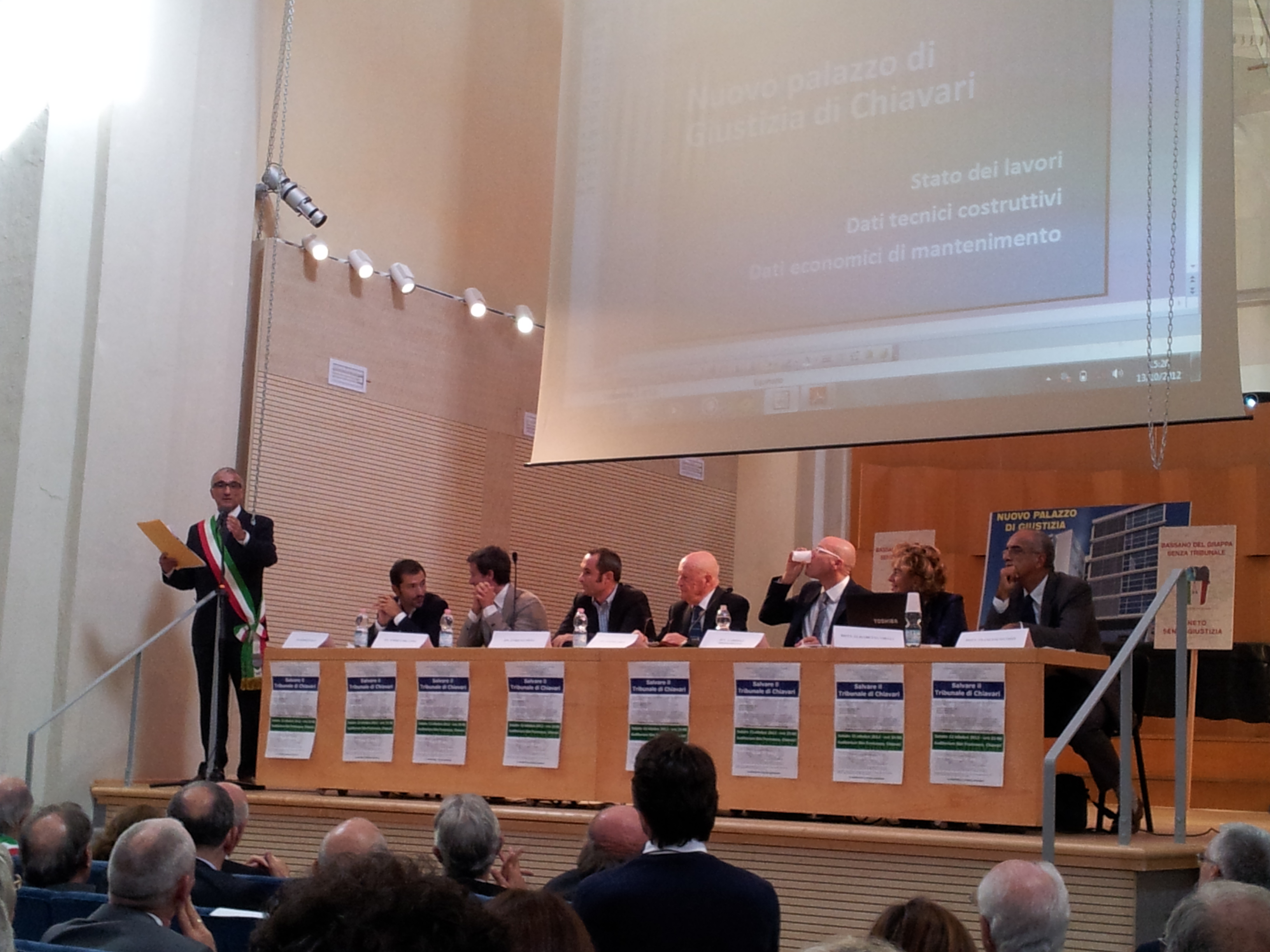 Chiavari, auditorium gremito per la difesa dei tribunali