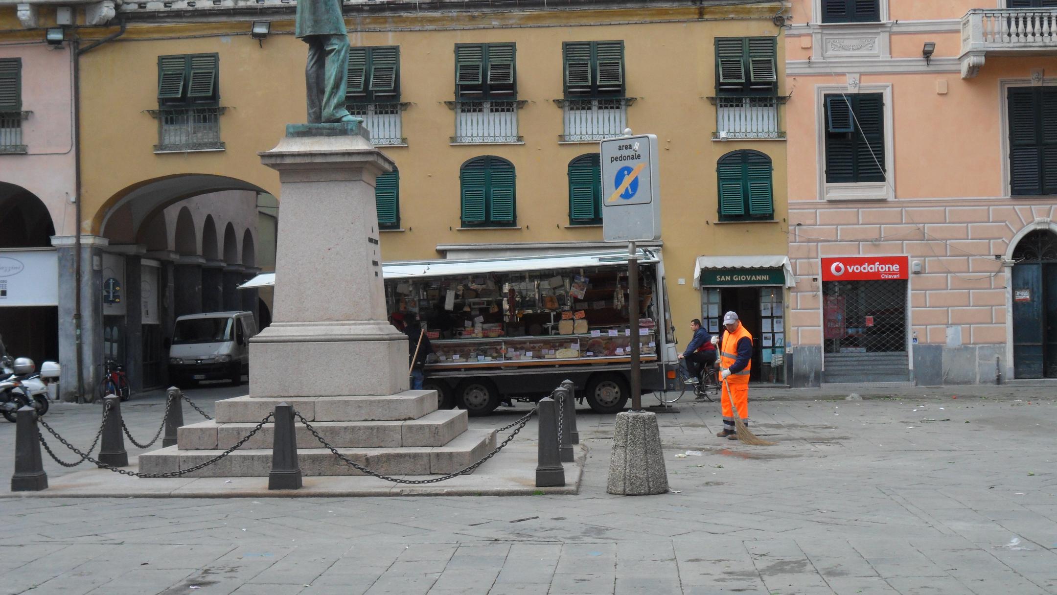 Gli ambulanti di Piazza Mazzini ricevuti dal sindaco Roberto Levaggi