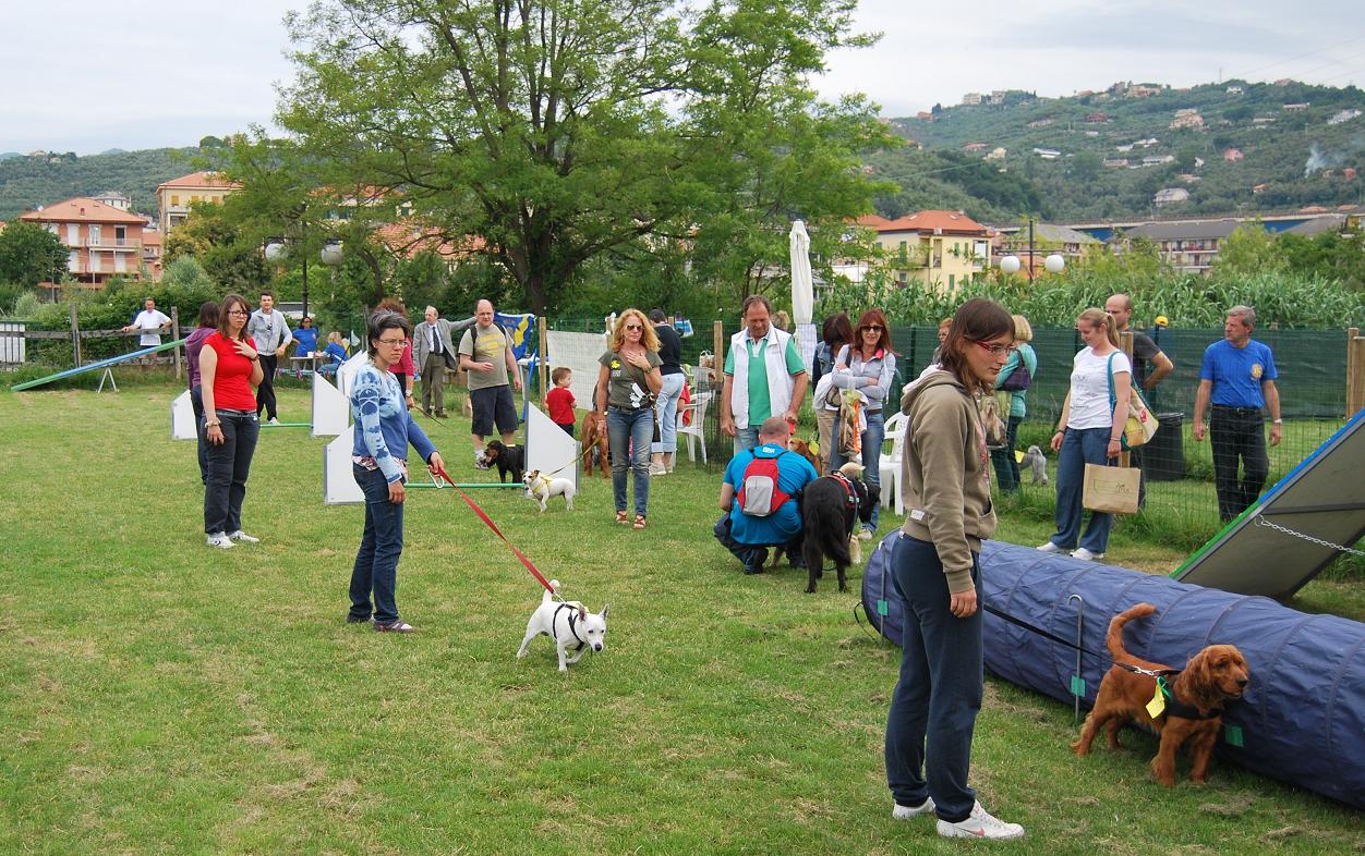 Ai padroni di cani si raccomanda di fare attenzione