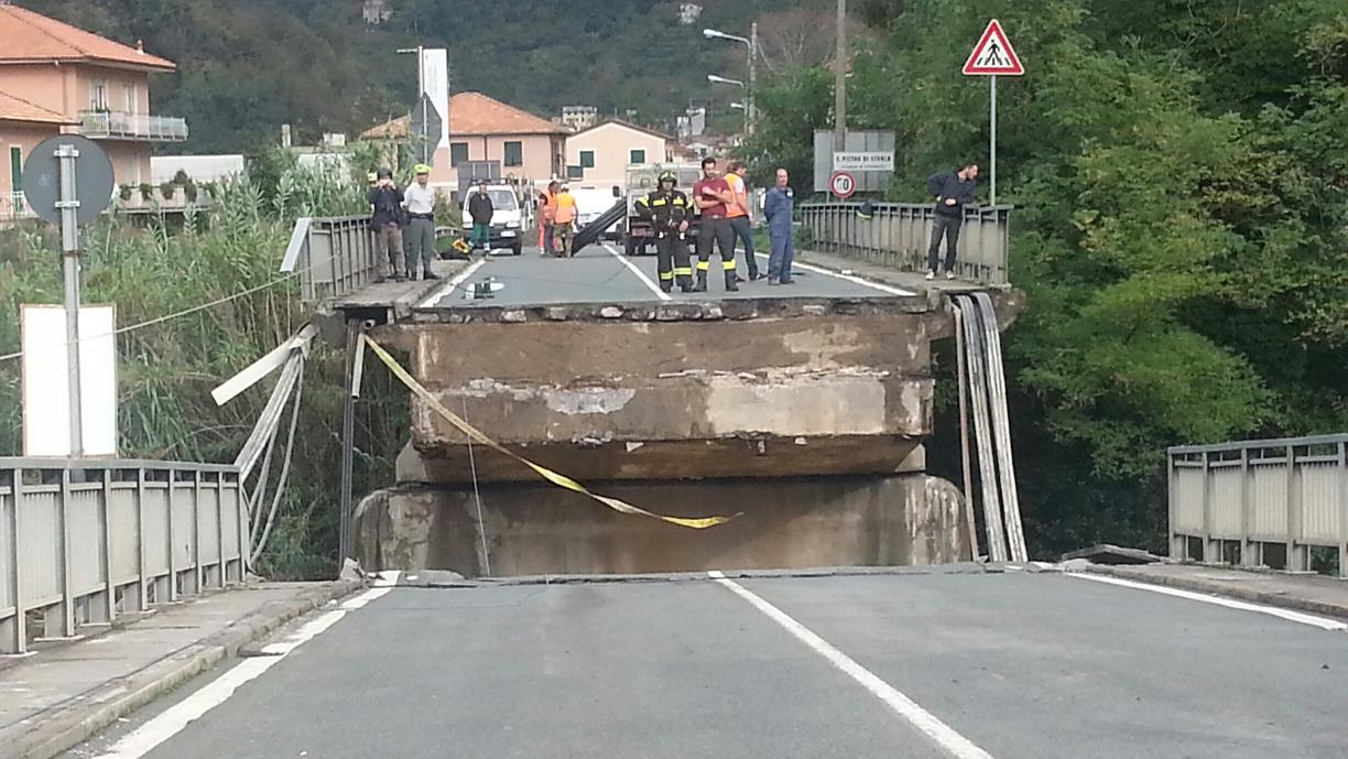 Il crollo del ponte sullo Sturla dell