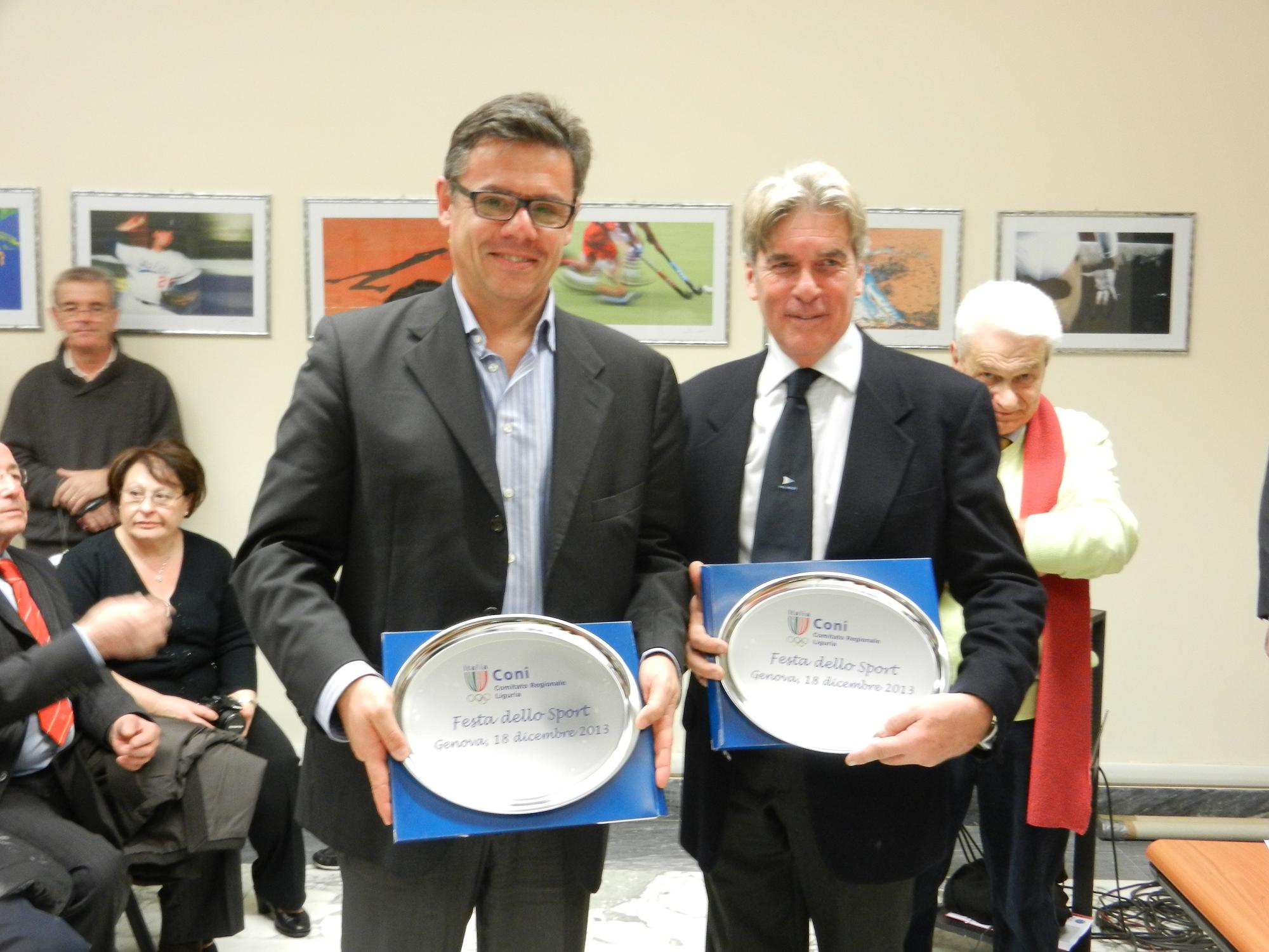 La consegna del premio a Guido Martinelli