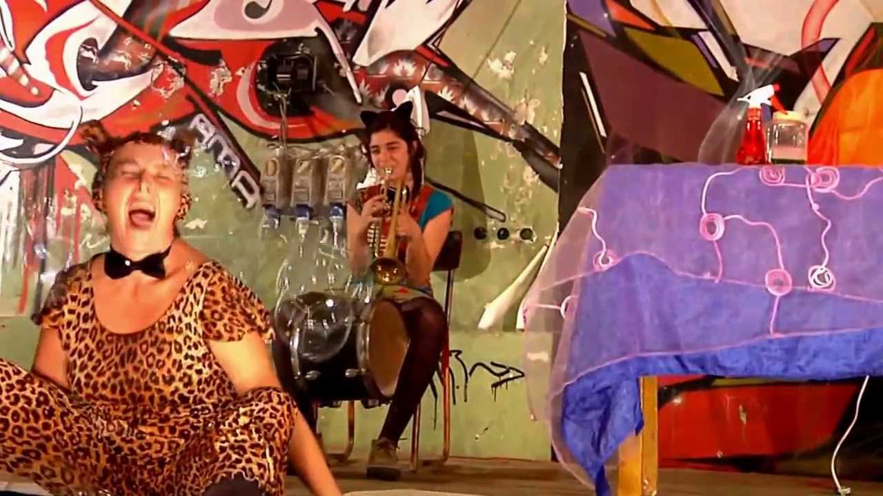 Burlesque satirico venerdì sera al Randal