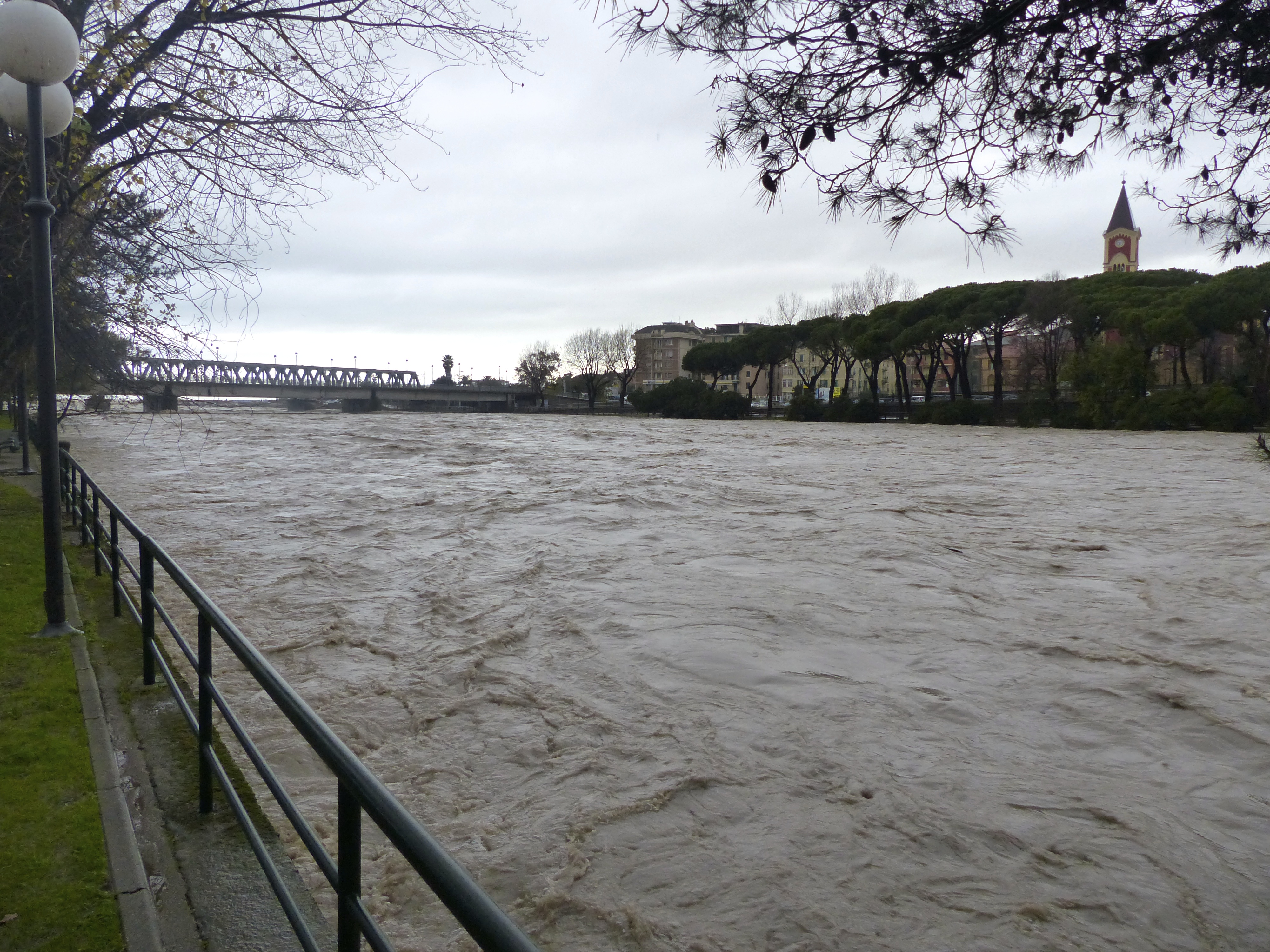 Il fiume Entella in piena qualche giorno fa