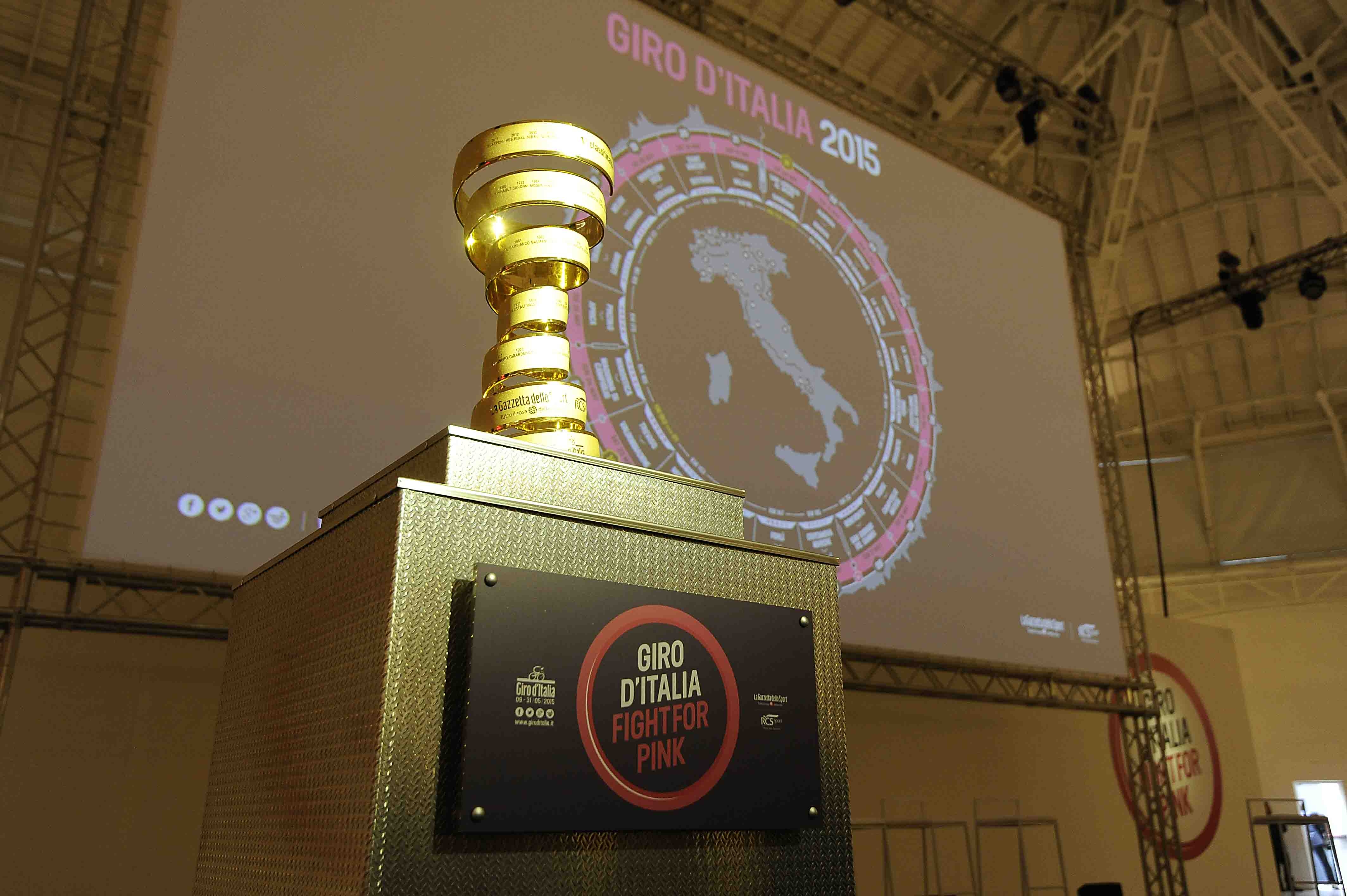 La coppa ed il percorso del Giro 2015