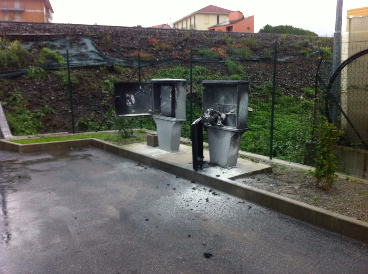 Le cassette colpite dal fulmine a Sestri Levante