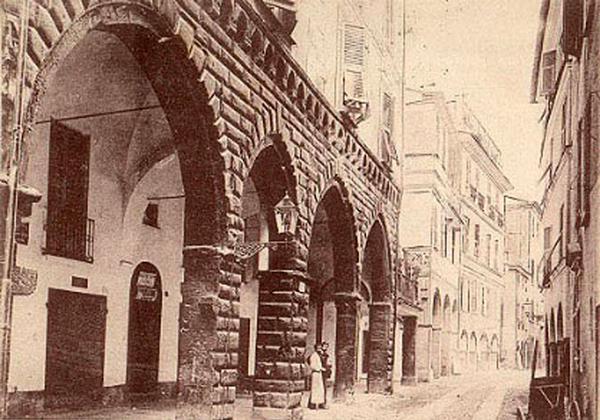 Una immagine storica dei portici di Chiavari