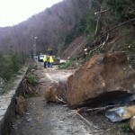 I massi crollati ieri a Santa Maria di Sturla
