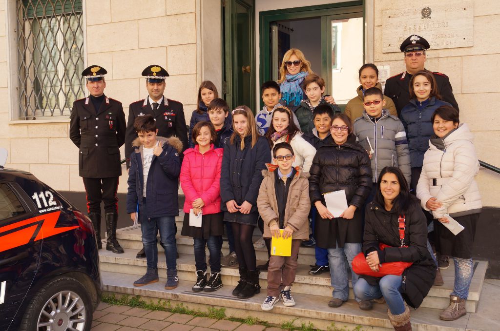 Gli studenti davanti alla caserma di Largo Canzio