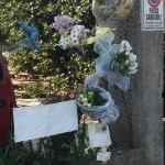 Sul luogo dell'incidente messaggi e fiori