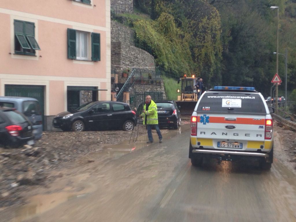 La ricerca al buio dell’anziana caduta a Sant’Ambrogio