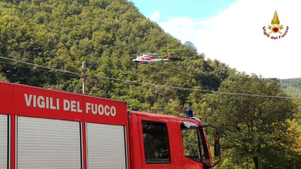 Elicottero in azione in tarda mattinata a Bargagli