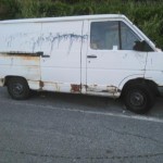 Caperana: un furgone abbanonato da mesi