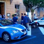 La polizia davanti al Comune di Lavagna