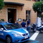 La polizia davanti al Comune di Lavagna