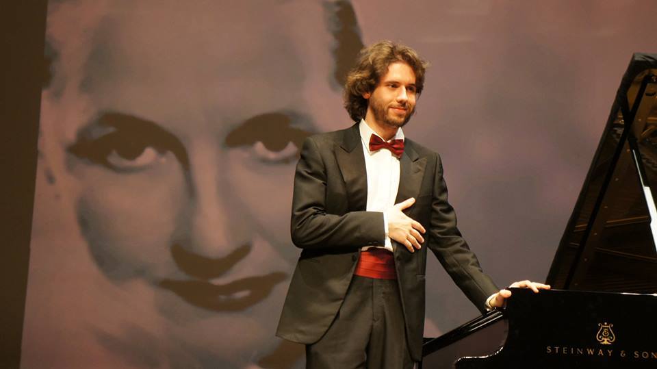 Emanuele Delucchi, il maestro concertatore