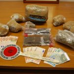 Droga e materiali sequestrati dalla polizia