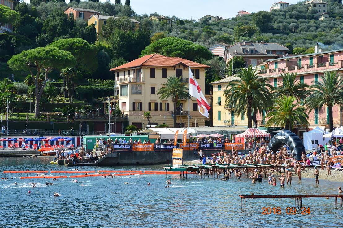 Il tuffo alla spiaggia di San Michele