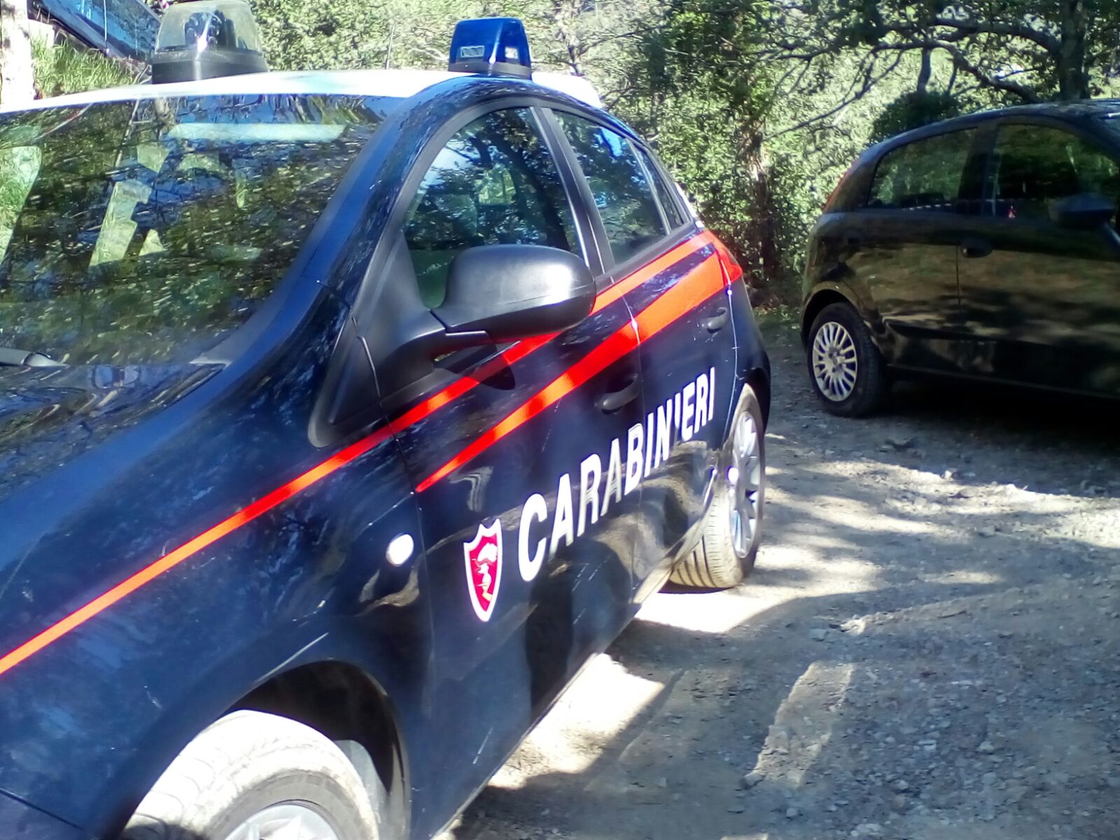 I carabinieri proseguono le indagini